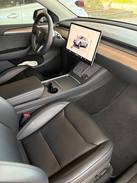 Gebraucht Tesla Model Y 274 kW (373 PS) 2024 Silber SUV