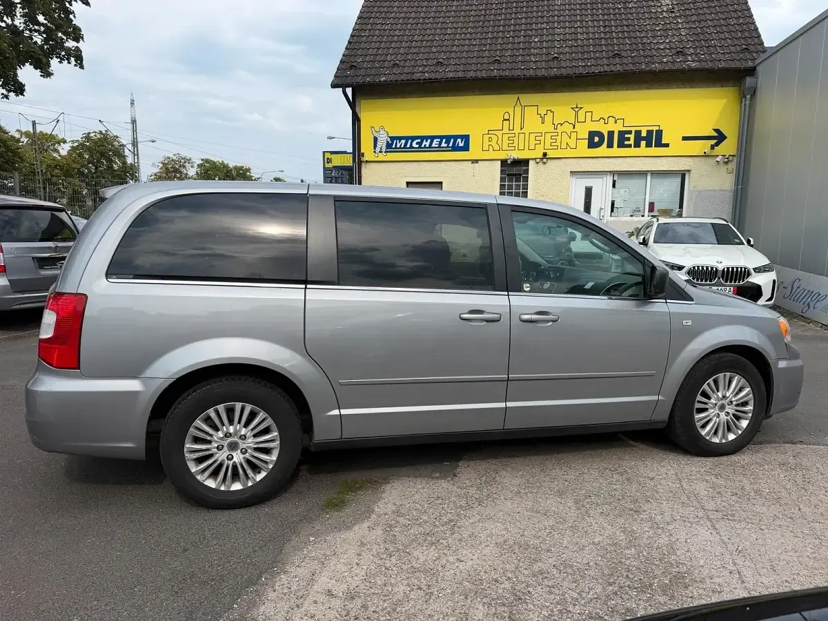 Gebraucht Lancia Voyager 177 PS (130 kW) 2014 Beige Van / Kleinbus