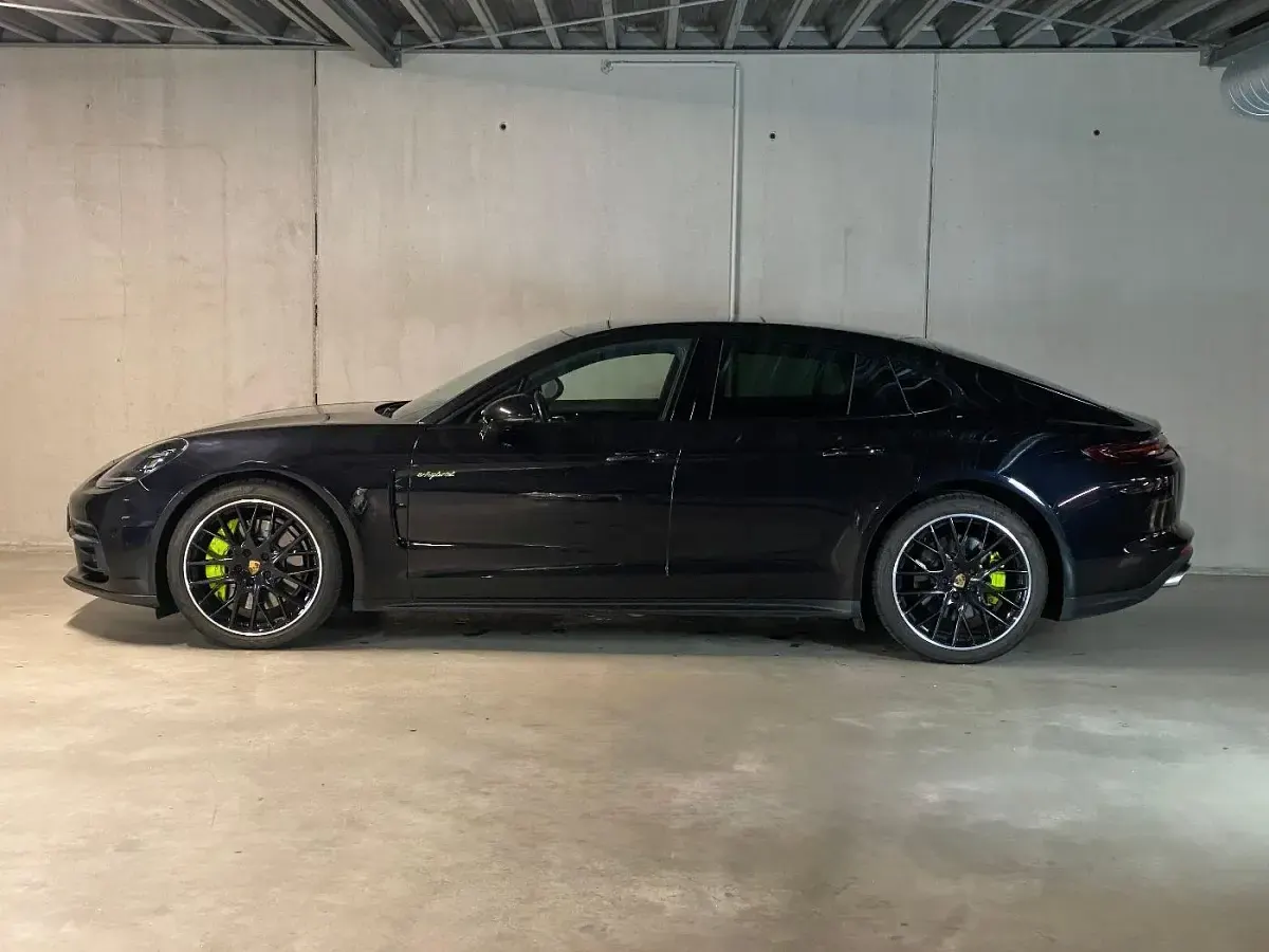 Gebraucht Porsche Panamera 4 E-Hybrid 462 PS (339 kW) 2019 Tiefschwarzmetallic Kleinwagen