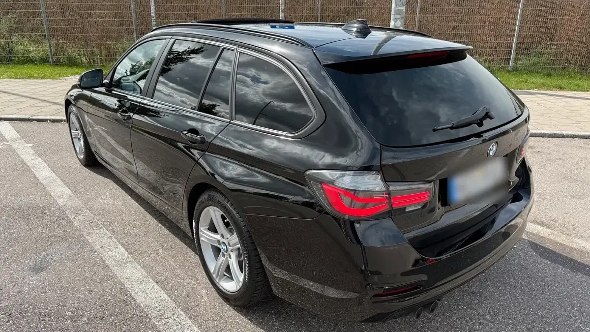 Gebraucht BMW 320 Advantage 190 PS (139 kW) 2018 Schwarz Kombi