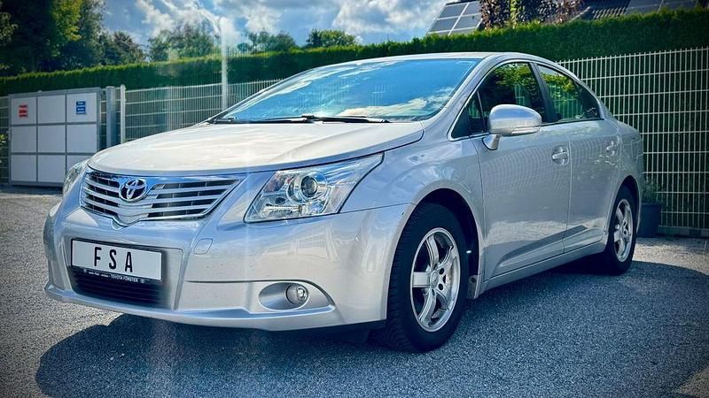 Silber Gebraucht 2009 Toyota Avensis Sol Limousine | 8.500 € (Fairer Preis) - Bild 1/4