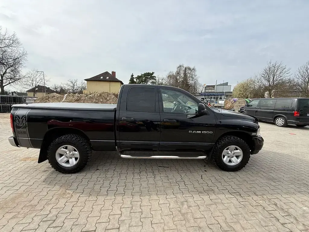 Usado Dodge Ram 345 HP (253 kW) 2006 Preto Pickup