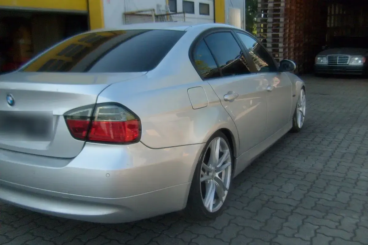 Gebraucht BMW 318 143 PS (105 kW) 2008 Silber Limousine