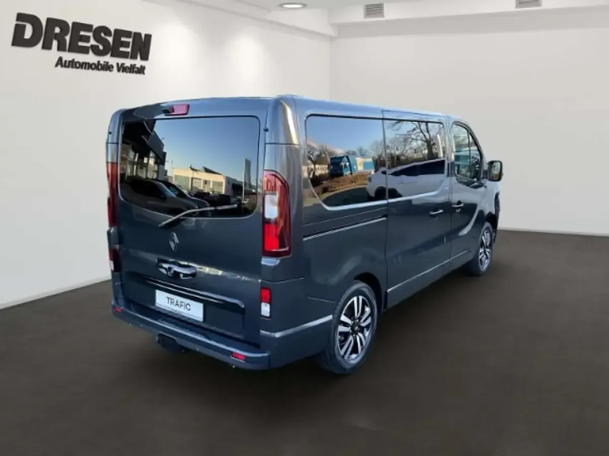 Ny Renault Trafic 170 HK (125 kW) 2025 Grå MPV