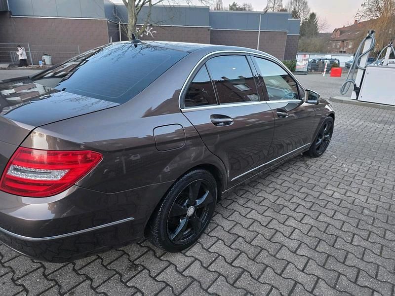Gebraucht Mercedes C180 120 PS (88 kW) 2013 Braun Limousine