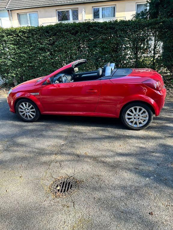 Gebraucht Opel Tigra 90 PS (66 kW) 2009 Rot Cabrio