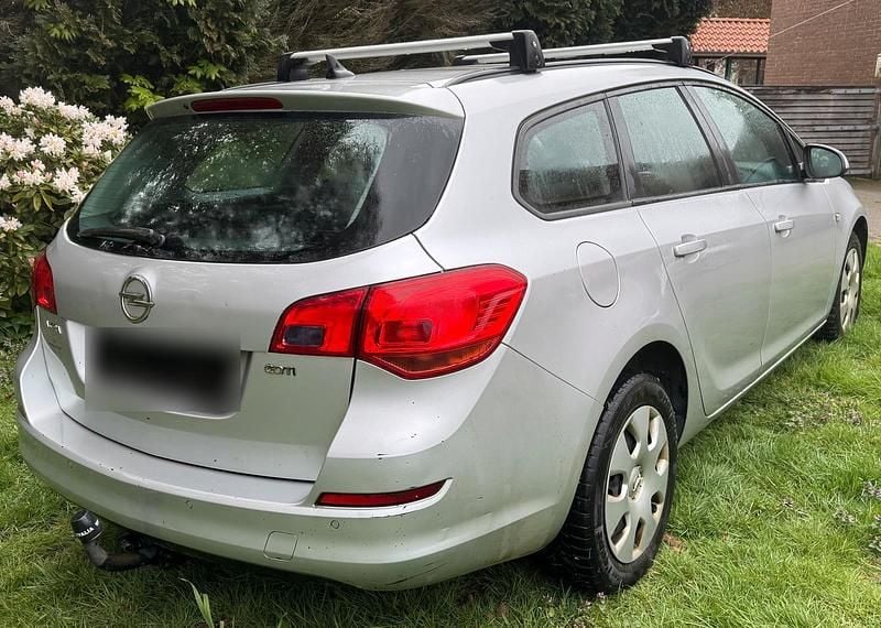 Usata Opel Astra 110 CV (80 kW) 2012 Argento Station wagon