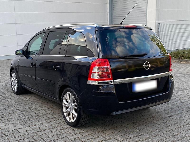 Gebraucht Opel Zafira 150 PS (110 kW) 2010 Schwarz Van / Kleinbus
