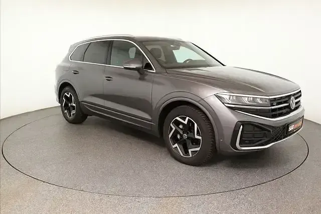 Gebraucht VW Touareg R-line 231 PS (169 kW) 2025 Grau SUV
