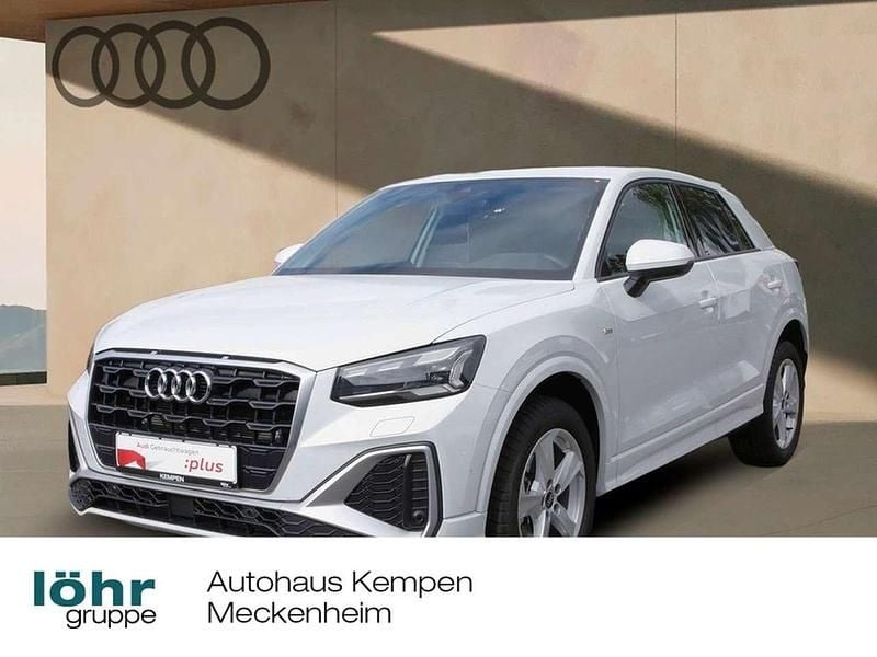Gletscherweiß metallic Gebraucht 2025 Audi Q2 S-Line SUV | 32.980 € (Fairer Preis) - Bild 1/4