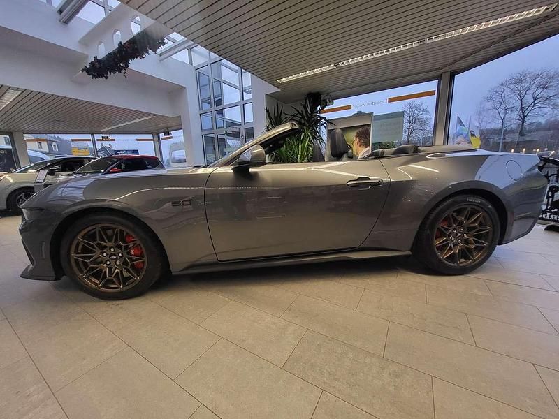 Neu Ford Mustang GT 446 PS (328 kW) 2026 Carbonized grey metallic Cabrio