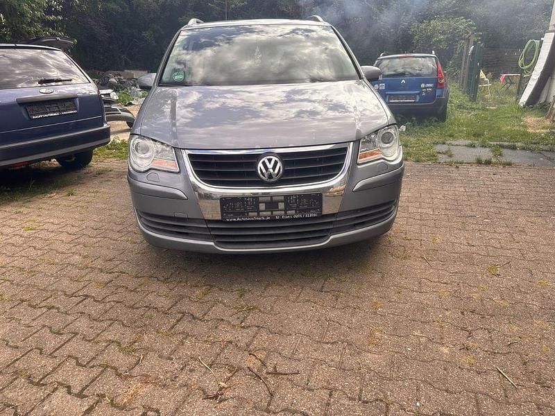 Grau Gebraucht 2008 VW Touran Conceptline Van / Kleinbus | 3.000 € (Superpreis) - Bild 1/4