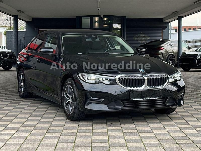 Schwarz Gebraucht 2021 BMW 318 Sport Line Limousine | 26.999 € (Fairer Preis) - Bild 1/4