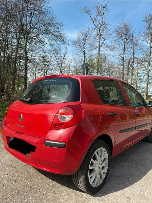 Gebraucht Renault Clio III 75 PS (55 kW) 2007 Rot Kleinwagen