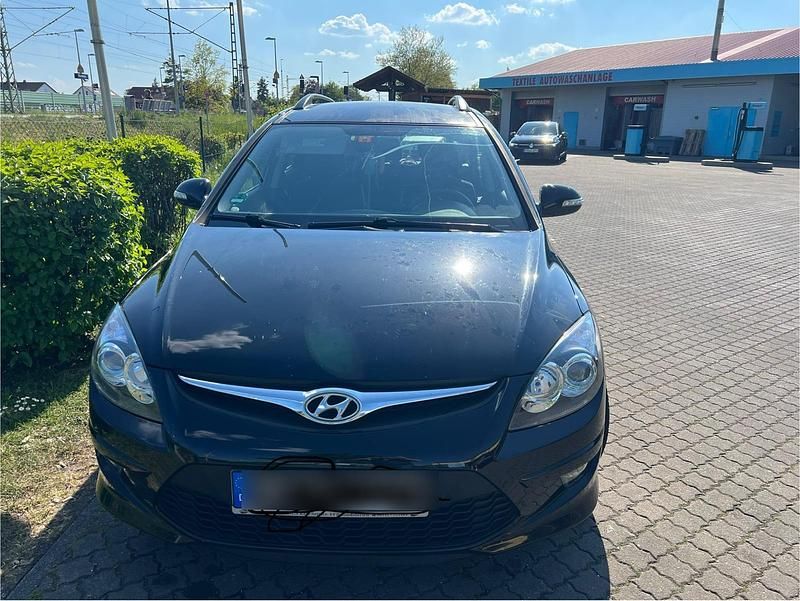 Andere farben Gebraucht 2014 Hyundai i30 Kleinwagen | 4.100 € - Bild 1/4