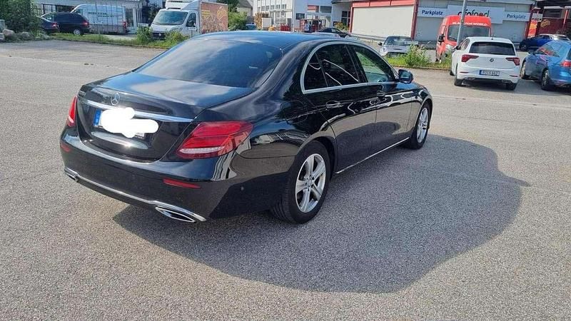 Gebraucht Mercedes E220 Avantgarde 194 PS (142 kW) 2018 Limousine