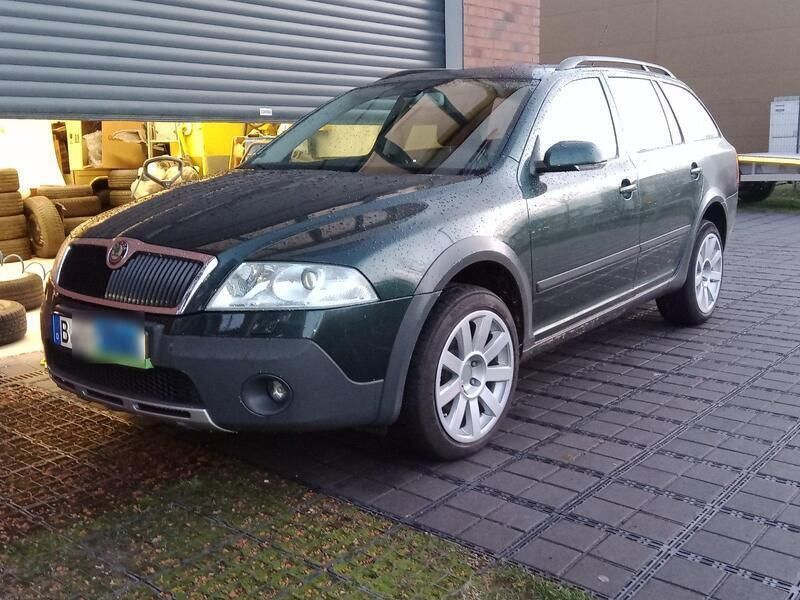 Grün Gebraucht 2007 Skoda Octavia Kombi | 4.500 € (Teuer) - Bild 1/4