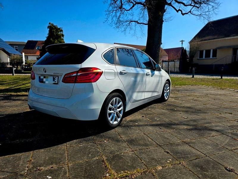 Gebraucht BMW 225 Active Tourer iPerformance 224 PS (164 kW) 2020 Weiß Van / Kleinbus
