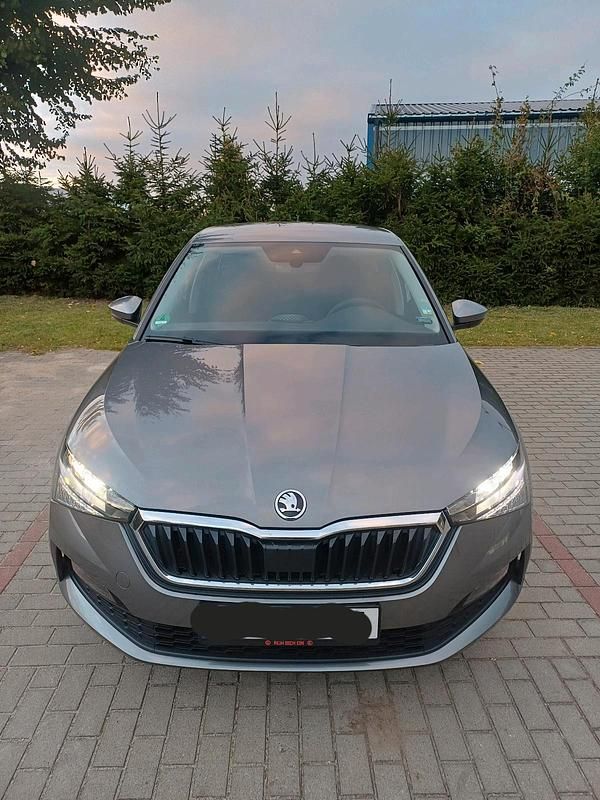 Grau Gebraucht 2022 Skoda Scala Kleinwagen | 15.000 € (Guter Preis) - Bild 1/4