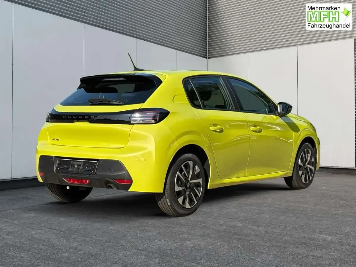 Neu Peugeot 208 Style 101 PS (74 kW) 2026 Gelb Kleinwagen