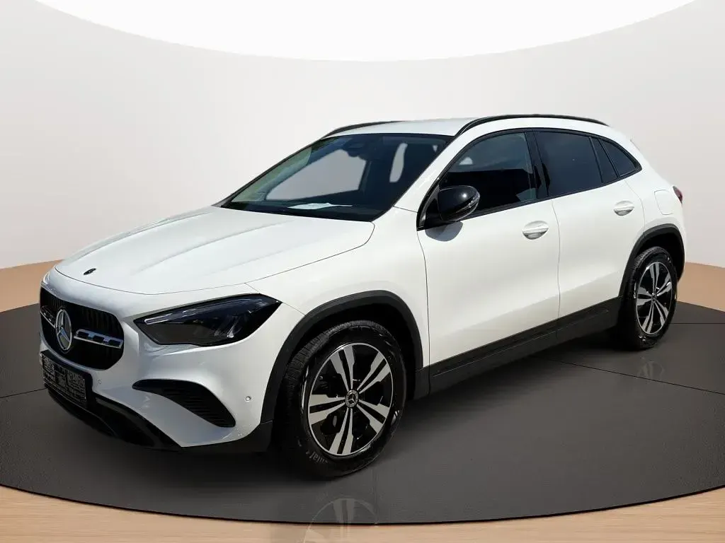 Gebraucht Mercedes GLA180 Progressive 136 PS (100 kW) 2025 Weiß SUV