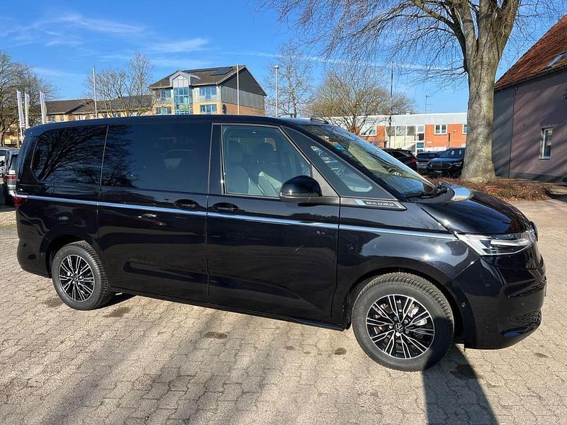 Neu VW Multivan Style 150 PS (110 kW) 2025 Deep black perleffekt Van