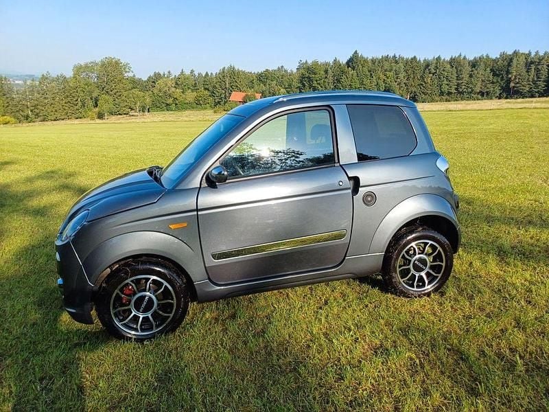 Grau Gebraucht 2018 Microcar M.Go Kleinwagen | 9.300 € - Bild 1/4