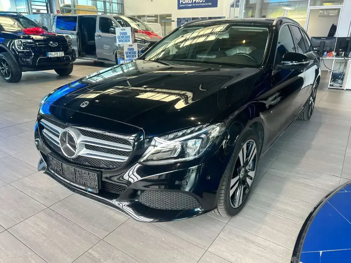 Gebraucht Mercedes C350e Avantgarde 279 PS (205 kW) 2018 Schwarz unilack Kombi