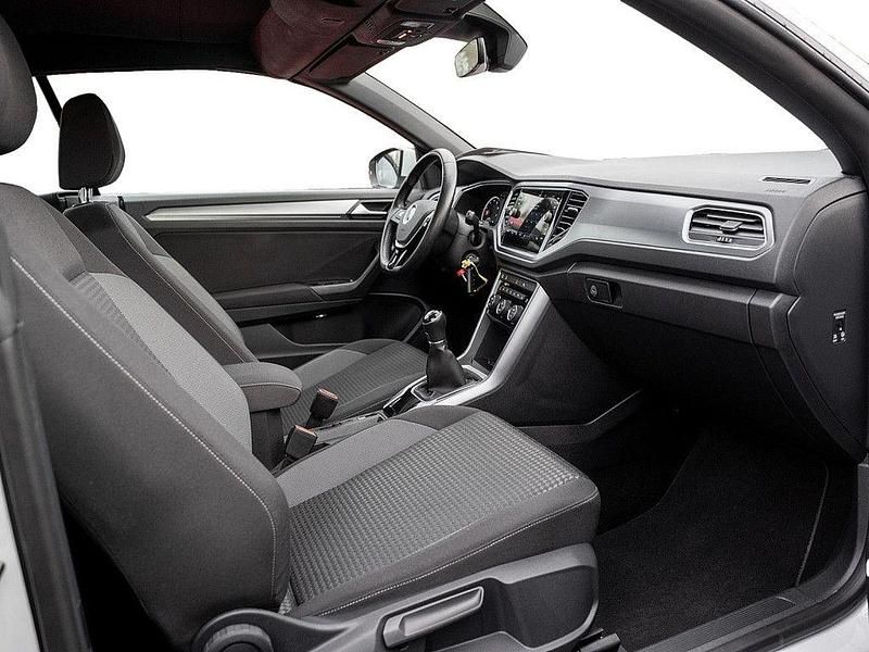 Gebraucht VW T-Roc Cabriolet Active 110 PS (80 kW) 2021 Pure white Cabrio