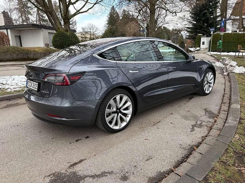 Gebraucht Tesla Model 3 324 kW (441 PS) 2019 Silber Limousine