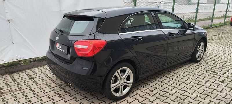 Gebraucht Mercedes A180 122 PS (89 kW) 2014 Schwarz Kleinwagen