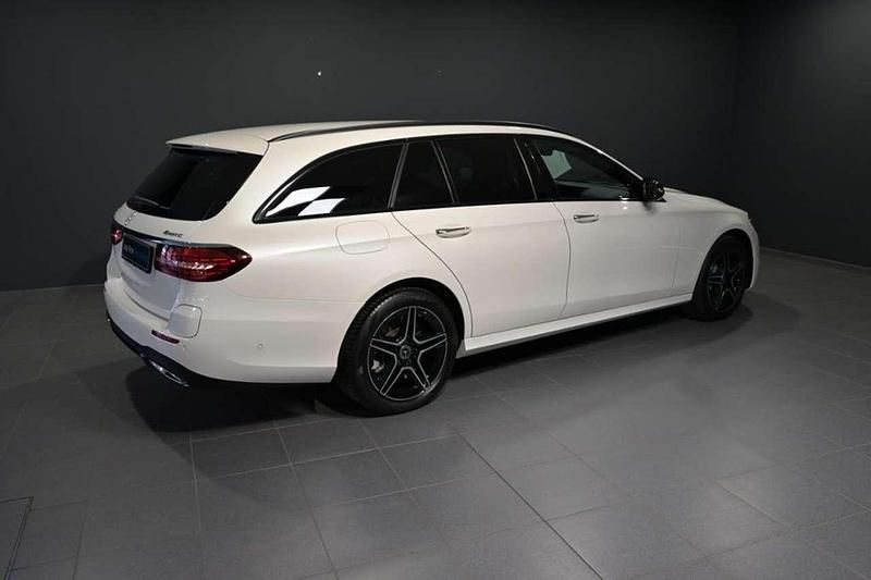 Gebraucht Mercedes E300 AMG 306 PS (225 kW) 2022 Manufaktur diamantweiß bright Kombi
