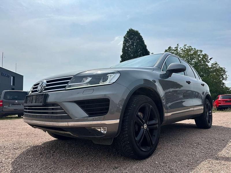Grau Gebraucht 2016 VW Touareg Edition SUV | 21.900 € (Fairer Preis) - Bild 1/4