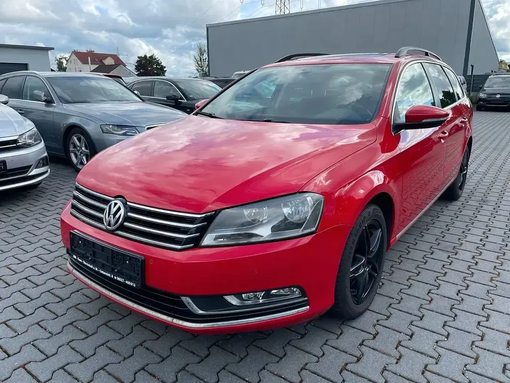 Używany VW Passat 140 KM (102 kW) 2012 Czerwony Sedan/Limuzyna