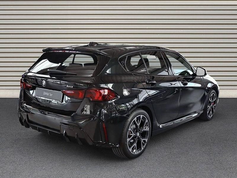 Gebraucht BMW 123 Efficient Dynamics 204 PS (150 kW) 2025 Black sapphire Kleinwagen