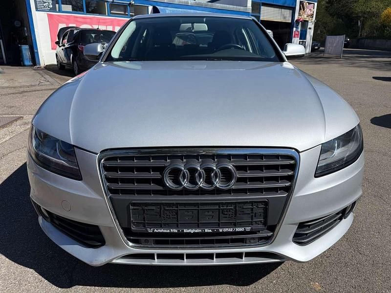 Gebraucht Audi A4 Attraction 120 PS (88 kW) 2010 Eissilber metallic Limousine