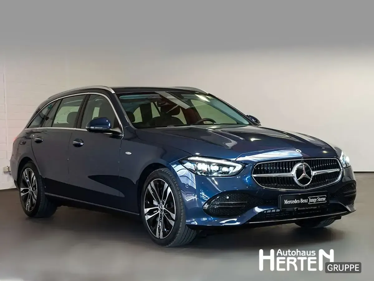 Gebraucht Mercedes C300 Avantgarde 204 PS (150 kW) 2025 Blau Limousine