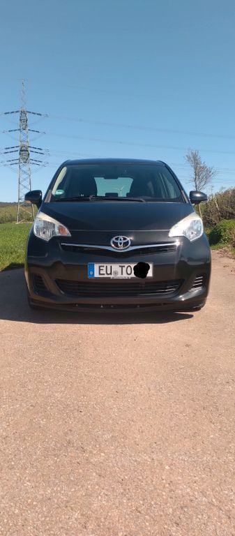 Schwarz Gebraucht 2013 Toyota Verso-S Life Van / Kleinbus | 6.500 € (Guter Preis) - Bild 1/4