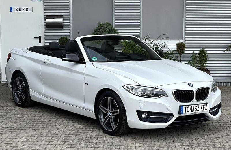 Weiß Gebraucht 2015 BMW 220 Sport Line Cabrio | 14.950 € (Guter Preis) - Bild 1/4