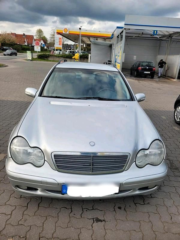 Grau Gebraucht 2002 Mercedes C200 Kombi | 800 € - Bild 1/4