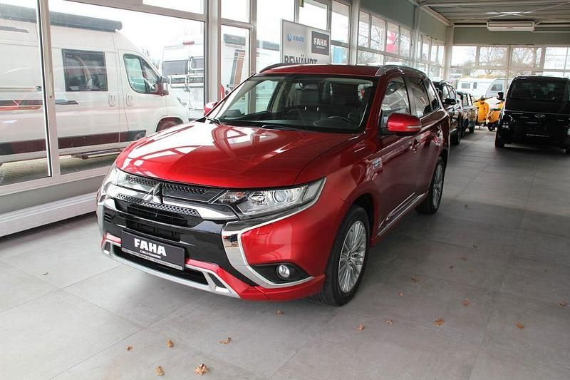 Rot Gebraucht 2020 Mitsubishi Outlander P-HEV Basis SUV | 21.990 € (Etwas zu teuer) - Bild 1/4
