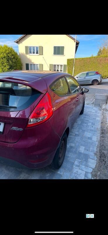 Andere außenfarben Gebraucht 2012 Ford Fiesta Champions Edition Kleinwagen | 3.750 € - Bild 1/4