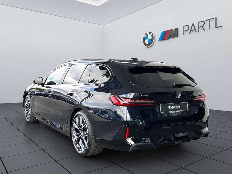 Neu BMW 520 M Sport 197 PS (144 kW) 2025 M carbonschwarz metallic Kombi