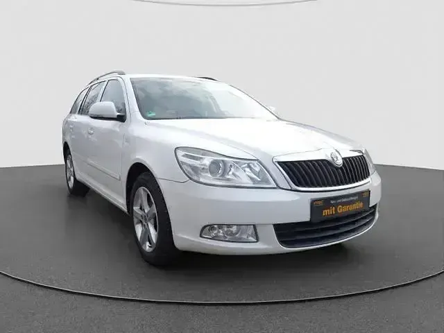 Gebraucht Skoda Octavia Family 140 PS (102 kW) 2011 Weiß Kombi