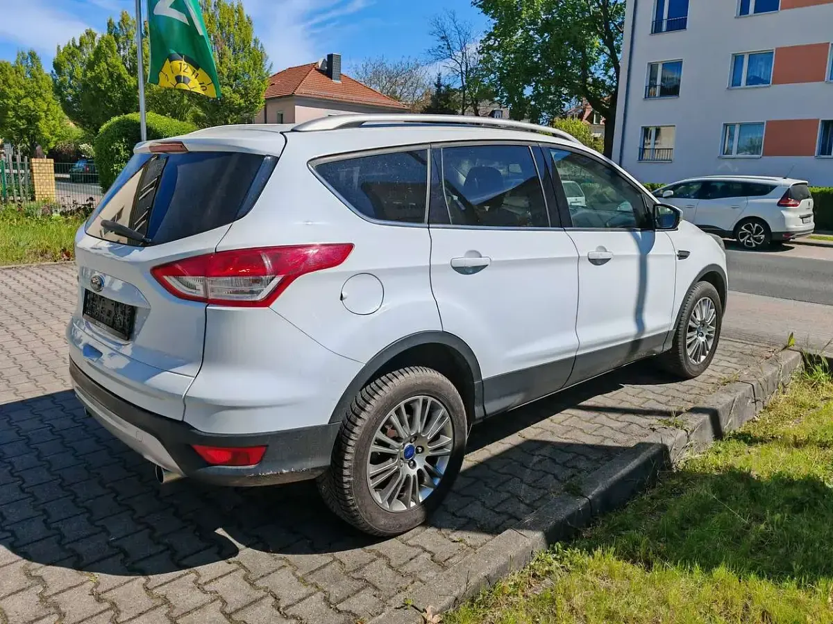 Używany Ford Kuga Titanium 163 KM (119 kW) 2014 Biały SUV