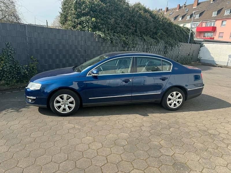 Gebraucht VW Passat 150 PS (110 kW) 2005 Blau Limousine