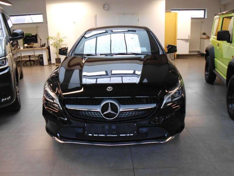Nachtschwarz unilack Gebraucht 2018 Mercedes CLA180 Shooting Brake Kombi | 17.100 € (Guter Preis) - Bild 1/4