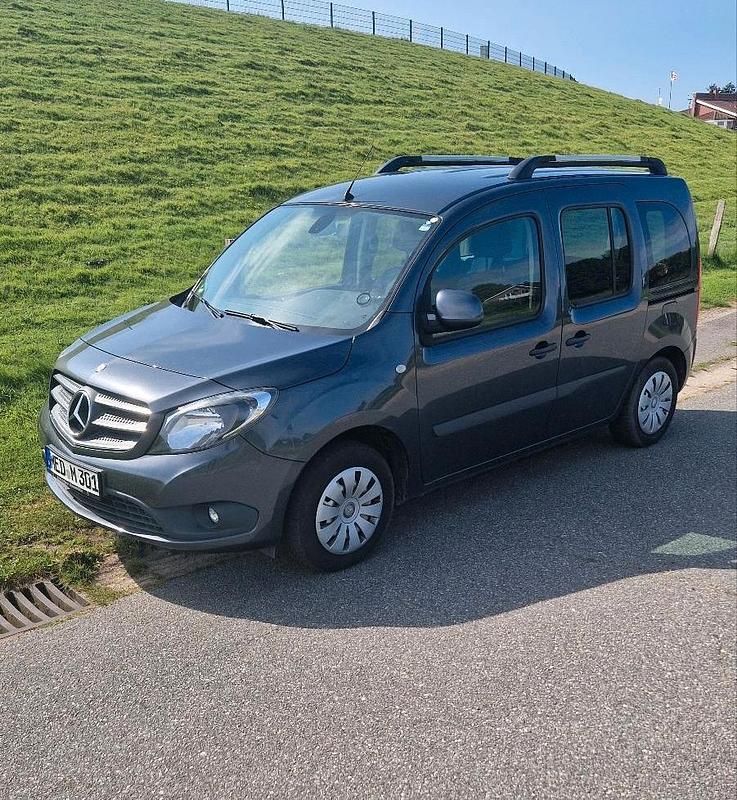 Grau Gebraucht 2019 Mercedes Citan 111 Kombi | 13.000 € (Fairer Preis) - Bild 1/4