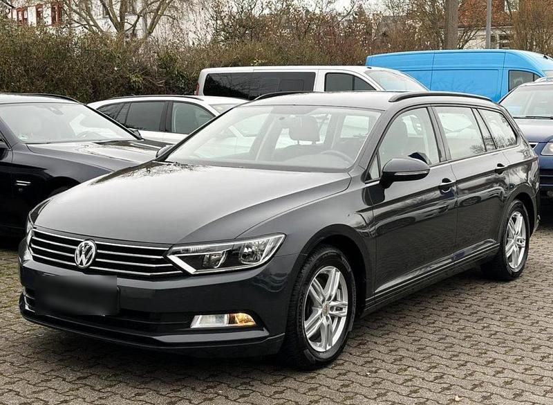 Gebraucht VW Passat 150 PS (110 kW) 2018 Grün Kombi