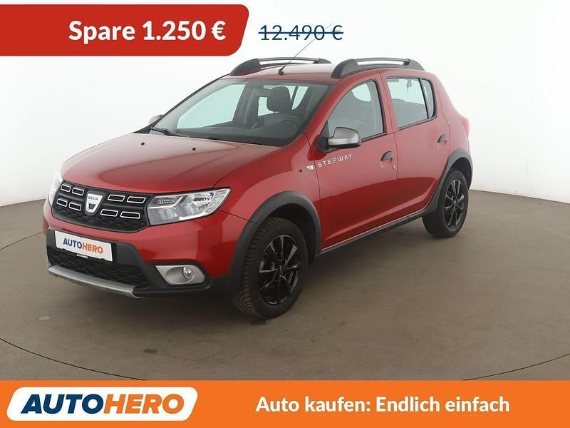 Gebraucht Dacia Sandero Prestige 90 PS (66 kW) 2017 Rot Kleinwagen